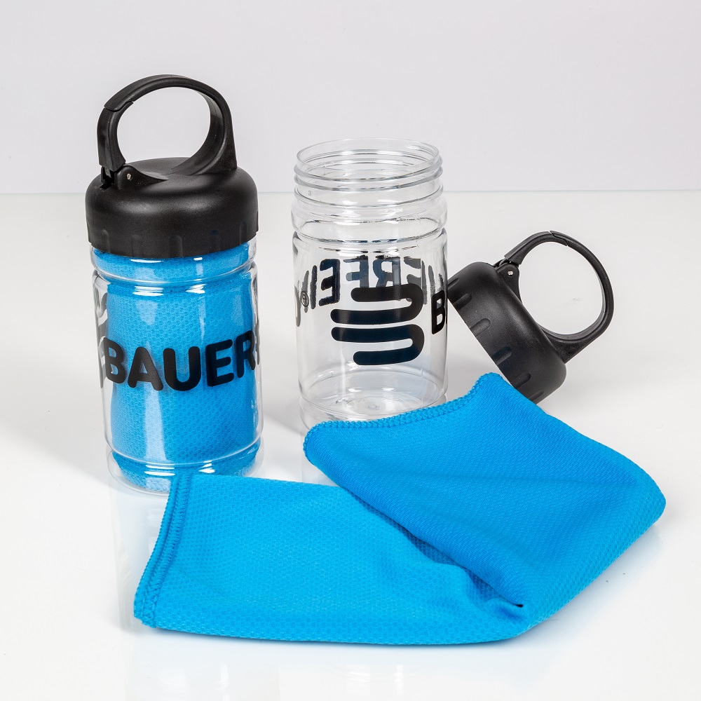 blaues Kühlhandtuch von Bauerfeind